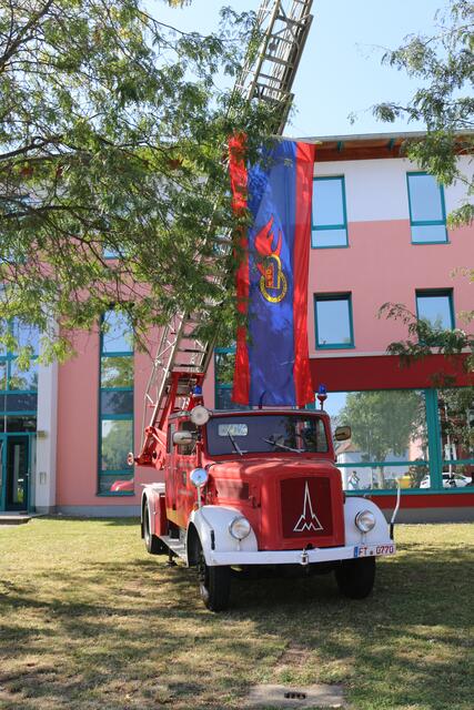 Ein Oldtimer vor der Feuerwache | Foto: Gisela Böhmer