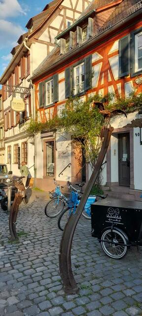 romantische Altstadt Weinheim, vor dem Ristorante Da Vinci, 9. April 2023 | Foto: (c) Andrea Weber-Knapp