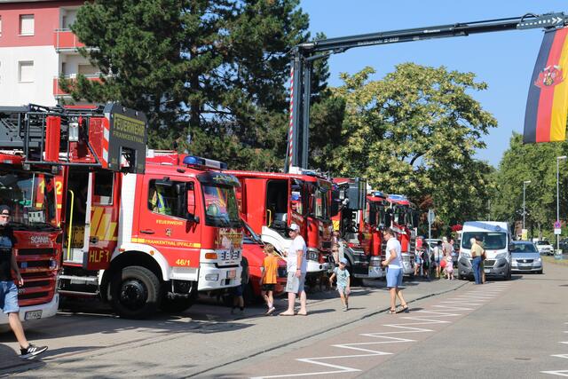 Die Fahrzeugausstellung der Feuerwehr Frankenthal | Foto: Gisela Böhmer