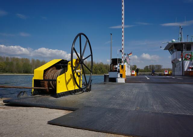 Rheinfähre bei Neuburg im Sommer | Foto: Michael Jochem