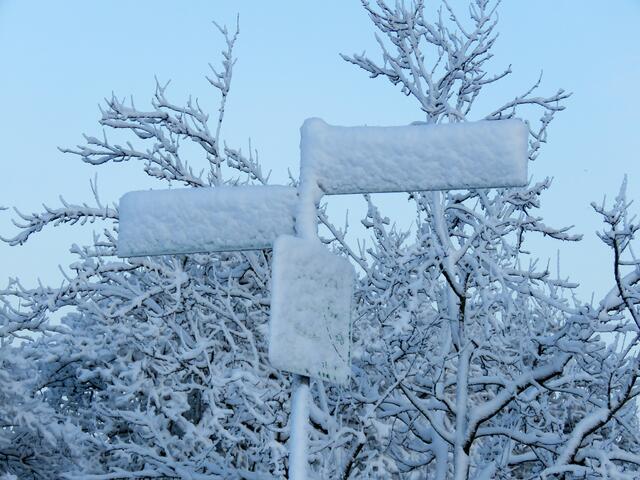 Hinweisschilder unter Schnee - Duttweiler - Winter | Foto: Gerhard Syring-Lingenfelder