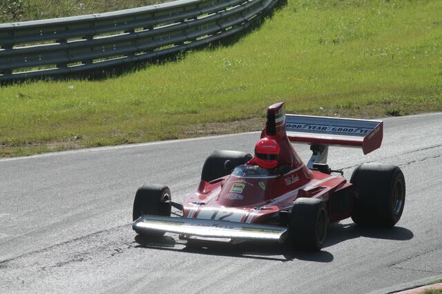 Mathias Lauda im Formel 1-Ferrari von seinem verstorbenen Vater Niki Lauda auf der Nordschleife vom Nüburgring | Foto: Michael Sonnick