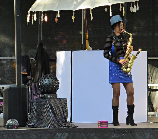 Celia Baron mit ihrem Saxophon | Foto: Brigitte Melder