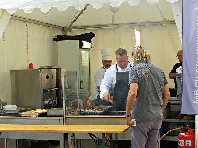 Frisch vom Grill | Foto: Brigitte Melder