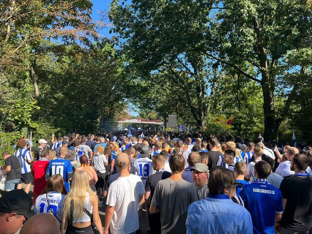 Unterwegs zum Stadion | Foto: mowa