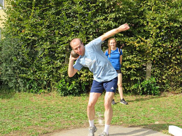 Kugelstoßen zum Zweiten | Foto: Brigitte Melder