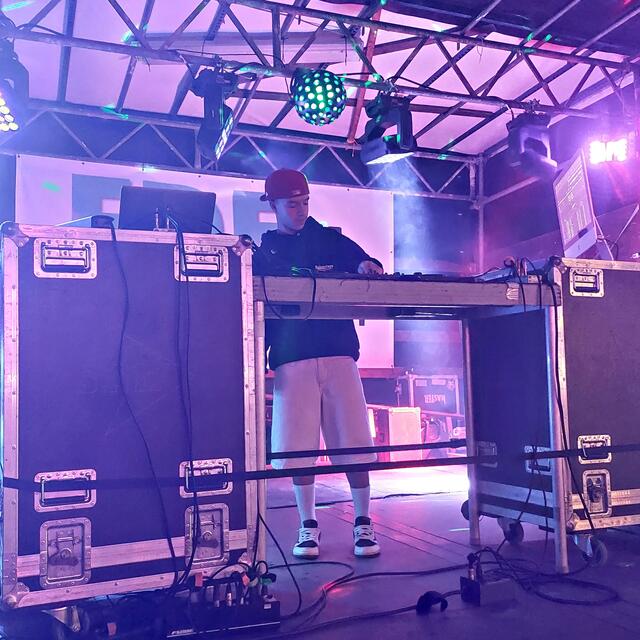 DJ Luan stimmte das Publikum schon mal ein | Foto: Brigitte Melder