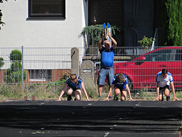 Am 100-m-Start | Foto: Brigitte Melder