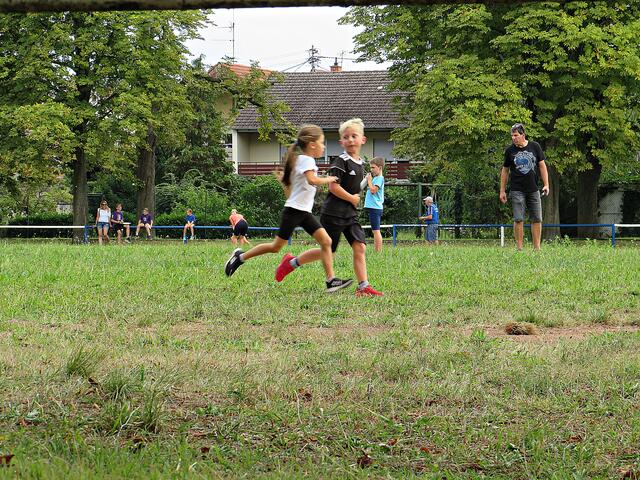 800-Meter-Lauf der Kleinen | Foto: Brigitte Melder