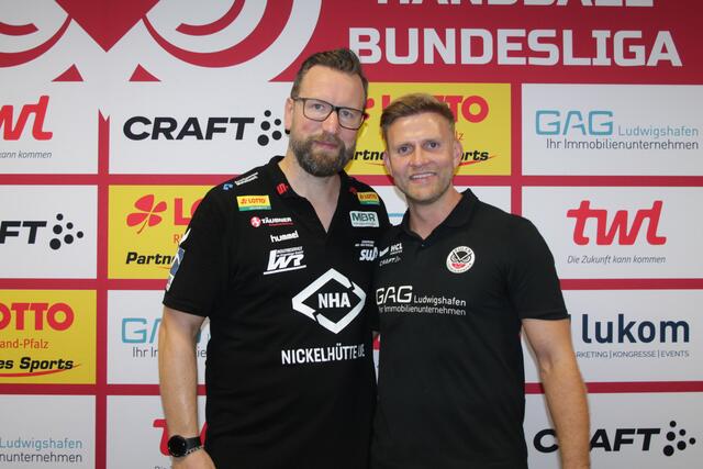 Aue-Trainer Stephan "Apollo" Just (links) mit Eulen-Trainer Johannes Wohlrab | Foto: Michael Sonnick