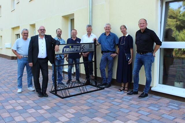 von links nach rechts:
Günther Kaiser, Claus Schick, Sascha Becker, Sergej Hardt, Holm Clade, Lothar Rapp, Sr. Iris Daut, Jörg Fröhlich | Foto: Marina Göddel
