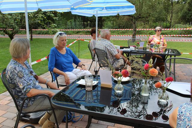 gute Gespräche bei Kaffee und Kuchen | Foto: Marina Göddel