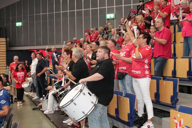 Die Eulen-Fans und Trommler sorgten wieder für eine super Stimmung in der Eberthölle | Foto: Michael Sonnick