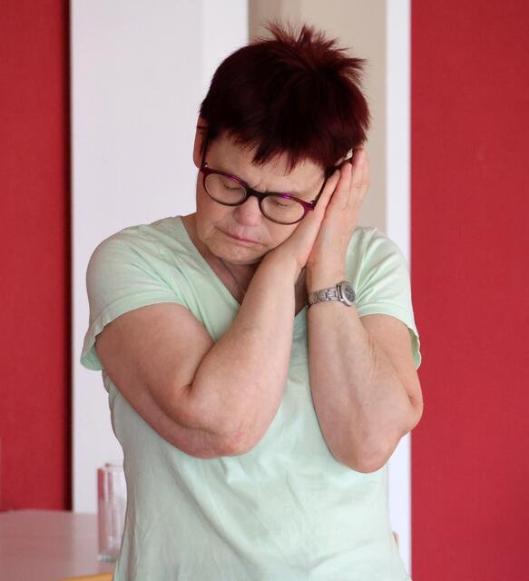 Ruhe vor dem Sturm: Vielfältige Elemente sorgten für einen abwechslungsreichen Vormittag. Bei individiduellen Übungen wie auch paarweise und in gemischten Gruppen hatten nicht nur die Teilnehmer aus der Tagesbetreuung sehr viel Spaß. | Foto: Dennis Christmann/Lebenshilfe Südliche Weinstraße