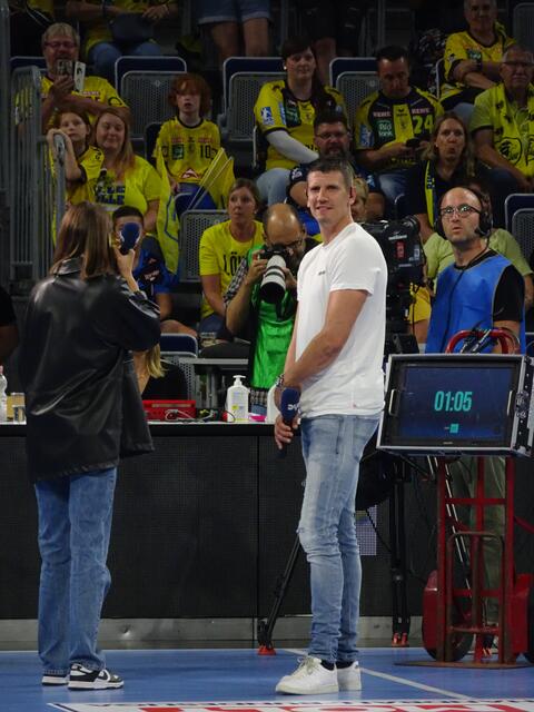 Ex-Löwe Andy Schmid ist anwesend in seiner Funktion für DYN | Foto: Carsta Vogel