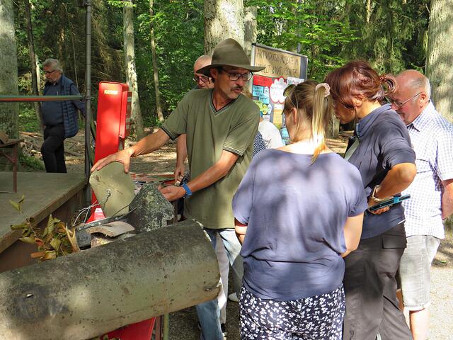 Kurt Prybylowicz erklärte seine mitgebrachten Boxen und Häuschen | Foto: Brigitte Melder