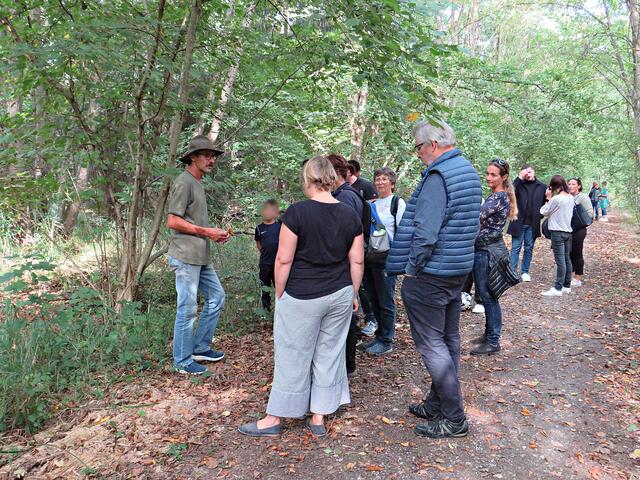 Reges Interesse an der Pilzwanderung | Foto: Brigitte Melder
