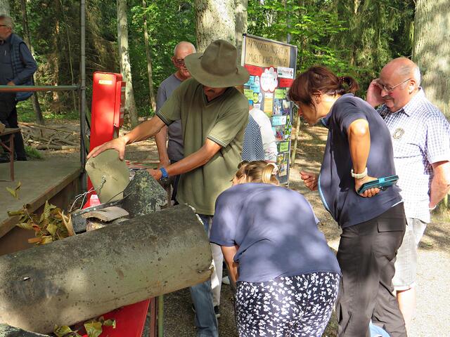 Einmal reinschauen, wie es innen aussieht | Foto: Brigitte Melder