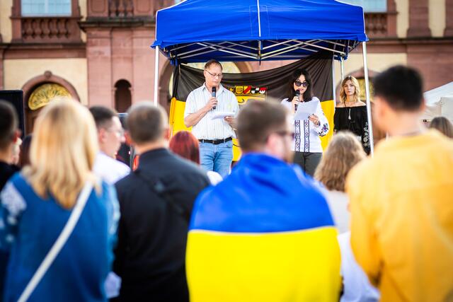 Der Mannheimer Ralph Kaiser rief in seiner Rede zur Solidarität und weiteren Unterstützung der Ukraine auf.  | Foto: Christian Gaier