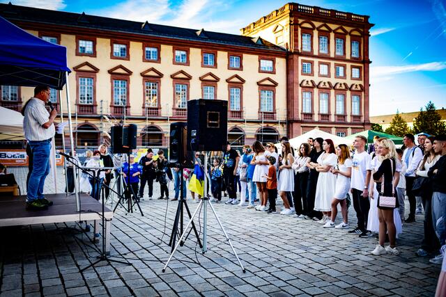 Der Mannheimer Ralph Kaiser rief in seiner Rede zur Solidarität und weiteren Unterstützung der Ukraine auf.  | Foto: Christian Gaier