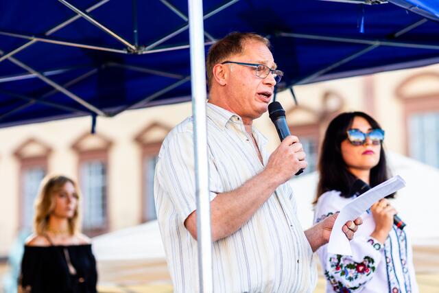 Der Mannheimer Ralph Kaiser rief in seiner Rede zur Solidarität und weiteren Unterstützung der Ukraine auf.  | Foto: Christian Gaier