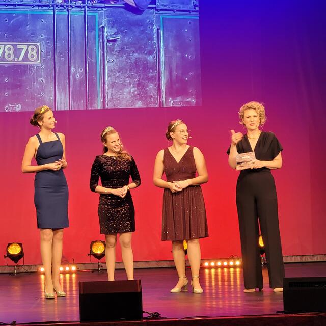 Das "alte" #teampfalz um Weinkönigin Lea Baßler (links), die zur Deutschen Weinprinzessin gekürt wurde. | Foto: Markus Pacher