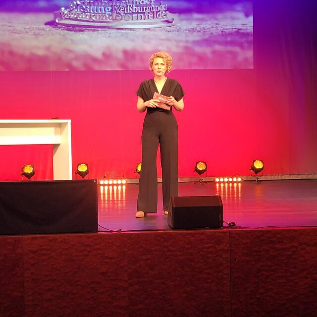 Moderatorin Janina Huhn | Foto: Markus Pacher