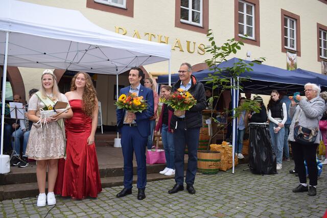 Die Blumensträuße warten auf die Übergabe | Foto: Bender