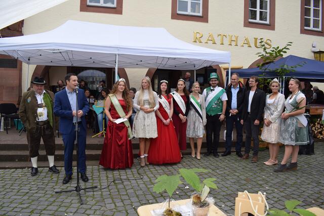 Verbandsbürgermeister Christian Burkhart bei seiner Begrüßungsrede | Foto: Bender