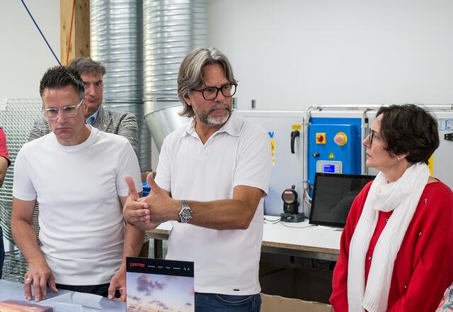 Vorstand Marco Dobrani (Mitte) begrüßte die Delegation aus Frankreich und stellte die Stiftung mit ihren vielfältigen Einrichtungen vor | Foto: Frank Schäfer