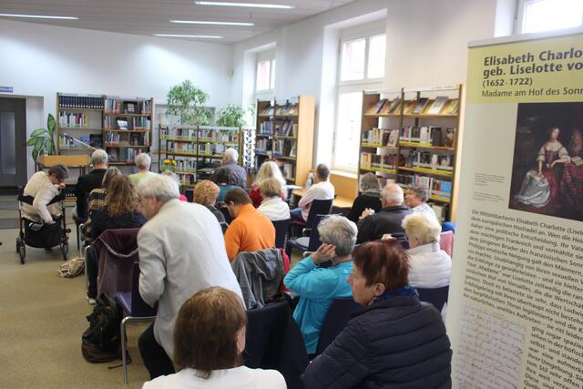 Vor der Lesung | Foto: Peter Herzer