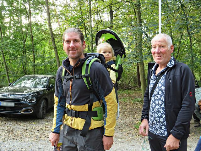Sportlich unterwegs: Klappradler und heute Wanderer | Foto: Brigitte Melder