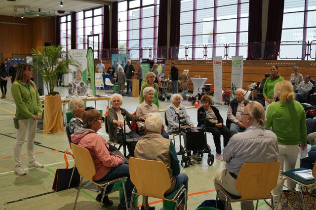 Mitmachen war angesagt mit der Physiopraxis Fehrer. | Foto: Gemeinde Karlsdorf-Neuthard