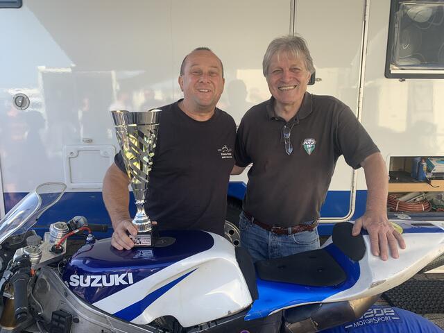 Die zwei Yamaha-Cupsieger Bernd Herrmann (links) von 1987 und Martin Wimmer von 1978 | Foto: Michael Sonnick