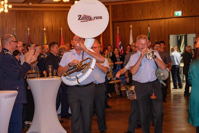 Für gute Stimmung sorgten die "Zündkerzen" vom Heeresmusikkorps der Bundeswehr aus Koblenz. | Foto: Stefan Layes