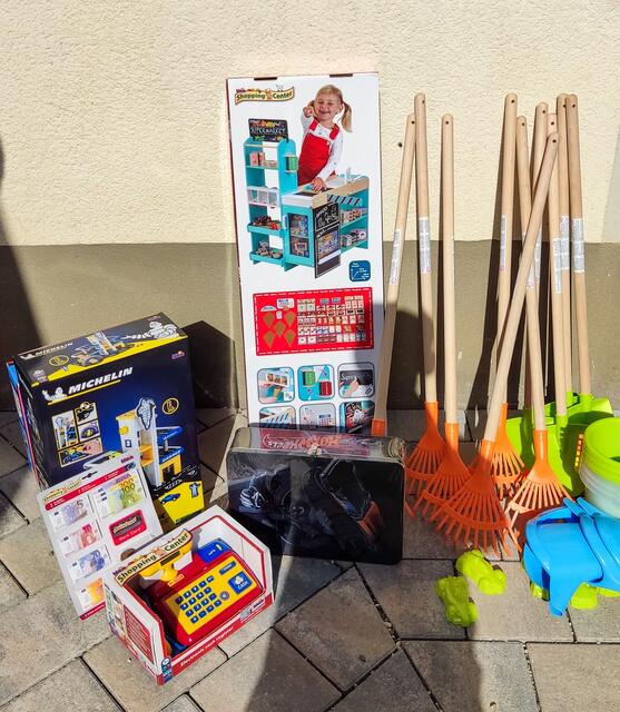 Theo Klein GmbH spendete einige neue Spielsachen für die Kindertagesstätte. | Foto: C. Daußmann