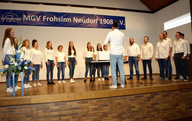 Viel Beifall für den Hardtchor unter der Regie von Matthias Tropf | Foto: Urheber: W. Schmidhuber