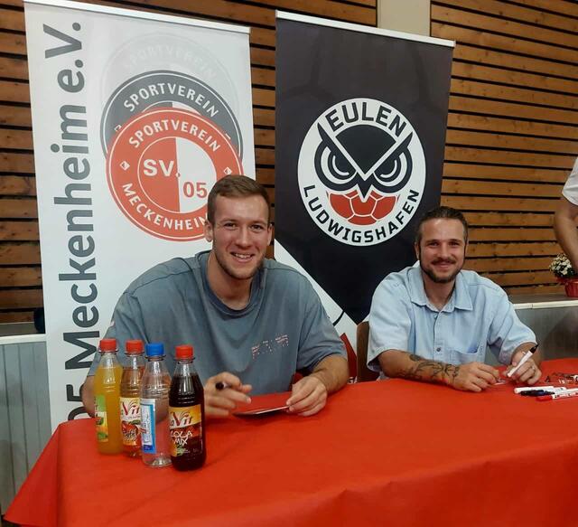 Autogrammstunde mit den "Eulen" Durak und Bergner | Foto: SV05; Holger Wildt