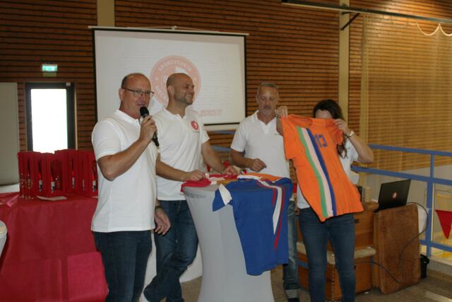 Die ältesten noch existierenden Trikots wurden auch prämiert | Foto: SV05; Holger Wildt