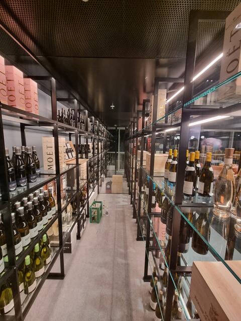 Begehbarer Weinschrank | Foto: www.jowapress.de