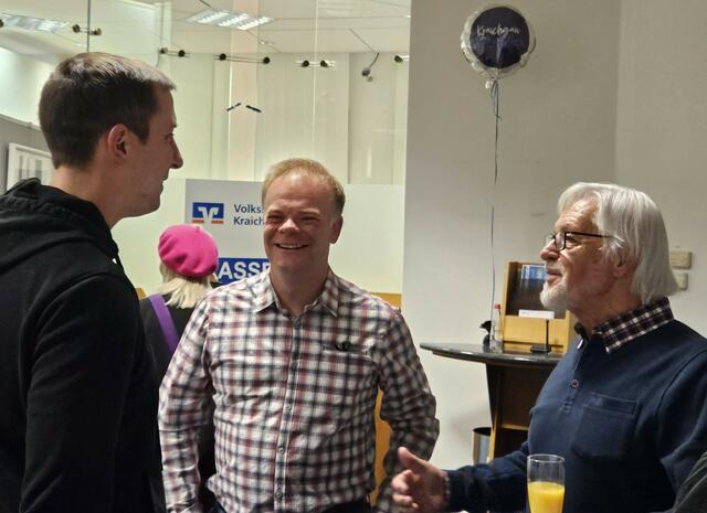 M.Bentz (rechts) mit Besuchern im Gespräch | Foto: A.Nachtigal