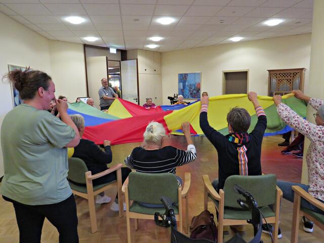 Viel Spaß am Schwungtuch | Foto: Brigitte Melder