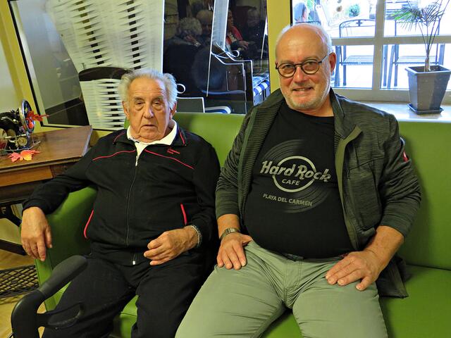 Re. Gerhard Remle mit Schwiegervater Ingo Bohrmann feierten auch mit | Foto: Brigitte Melder