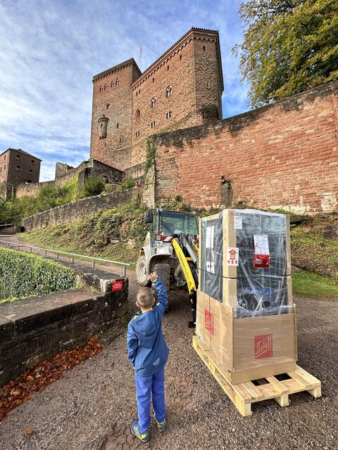 ...der Getränke- und Snackautomat unterhalb der Burg  | Foto: Seyfried