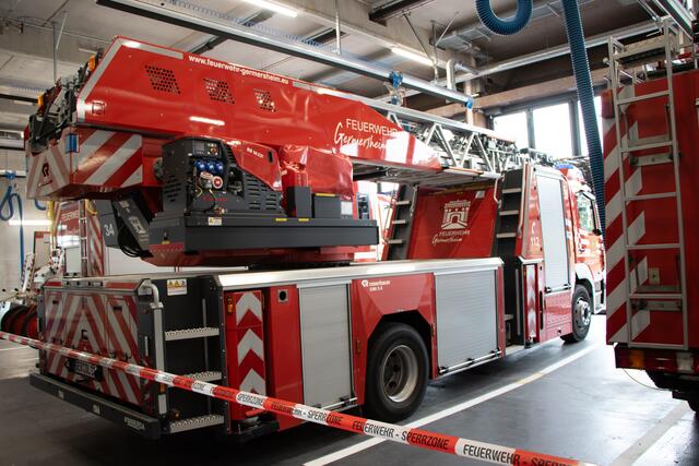 Offizielle Einweihung des neuen Germersheimer Feuerwehrhauses - Blick in die Fahrzeughalle | Foto: Heike Schwitalla