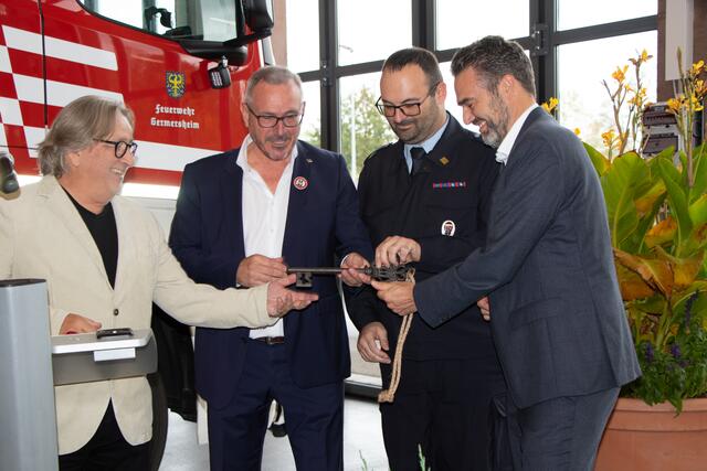 Offizielle Einweihung des neuen Germersheimer Feuerwehrhauses - die Übergabe des Schlüssels an Stadt und Feuerwehr Germersheim | Foto: Heike Schwitalla