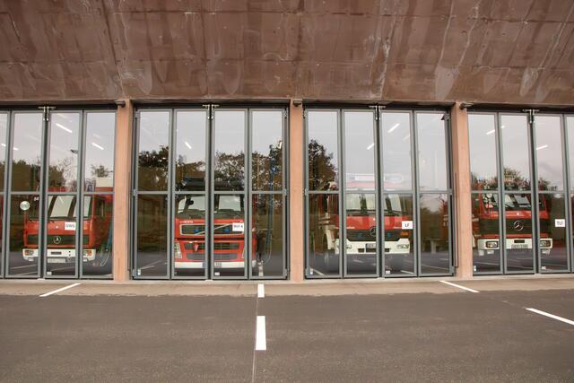 Offizielle Einweihung des neuen Germersheimer Feuerwehrhauses - Blick auf die Fahrzeughalle | Foto: Heike Schwitalla