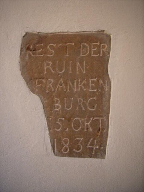 Letzter Stein von Alt-Scharfeneckk am Schulhaus in Frankweiler | Foto: Übel