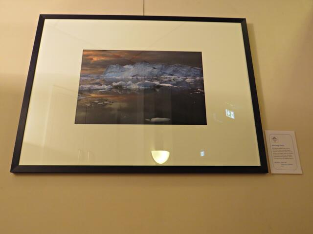 Volker Dörr mit einem kleinen Boot zwischen den Eisbergen | Foto: Brigitte Melder