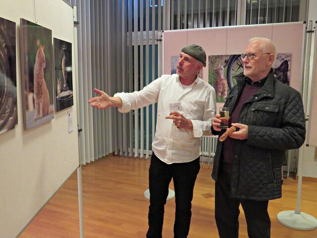 Lothar Hensel bei seinen Katzenfotografien | Foto: Brigitte Melder